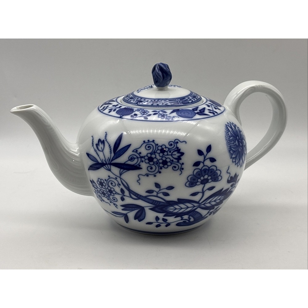 HUTSCHENREUTHER BLUE ONION Tea Pot Germany Bavaria 10" x 6"